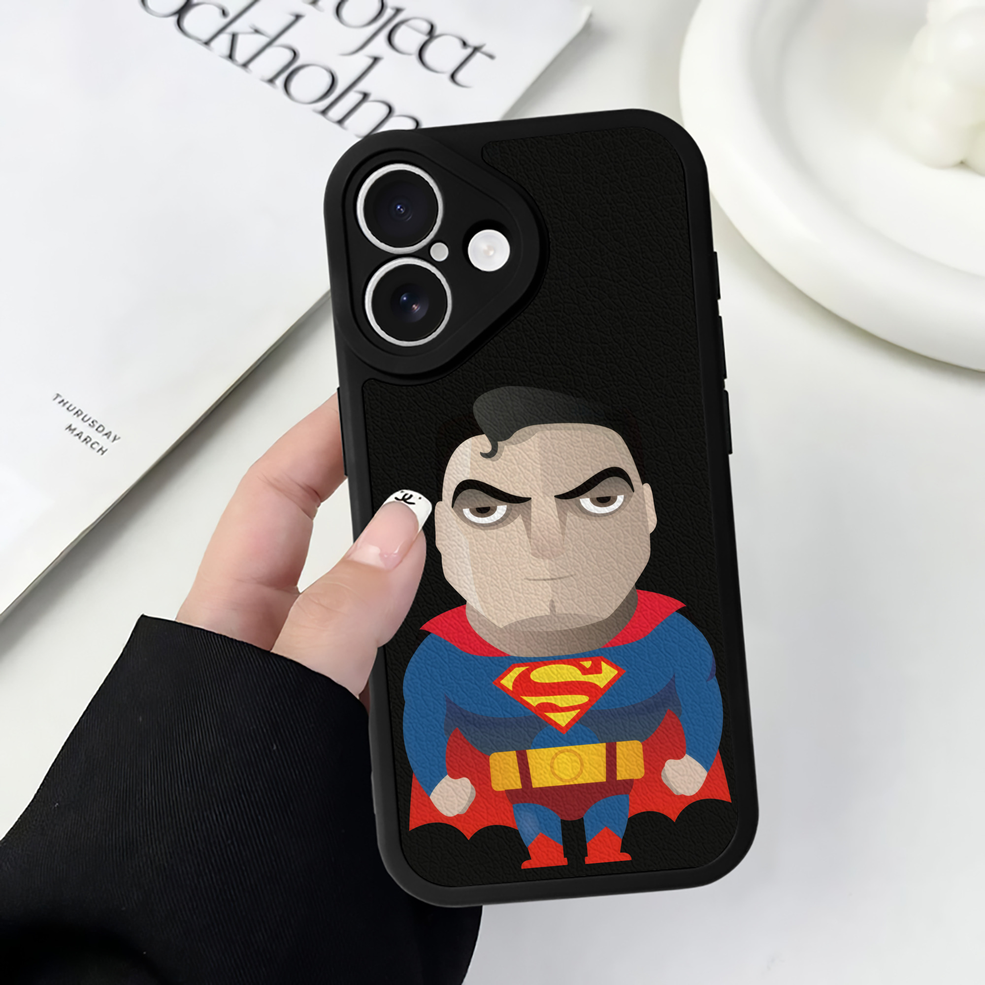 （画像用） アベンジャーズ The Avengers 【iPhone 16シリーズ対応】シリコンスマホケース（レザー調） 材質：シリコン